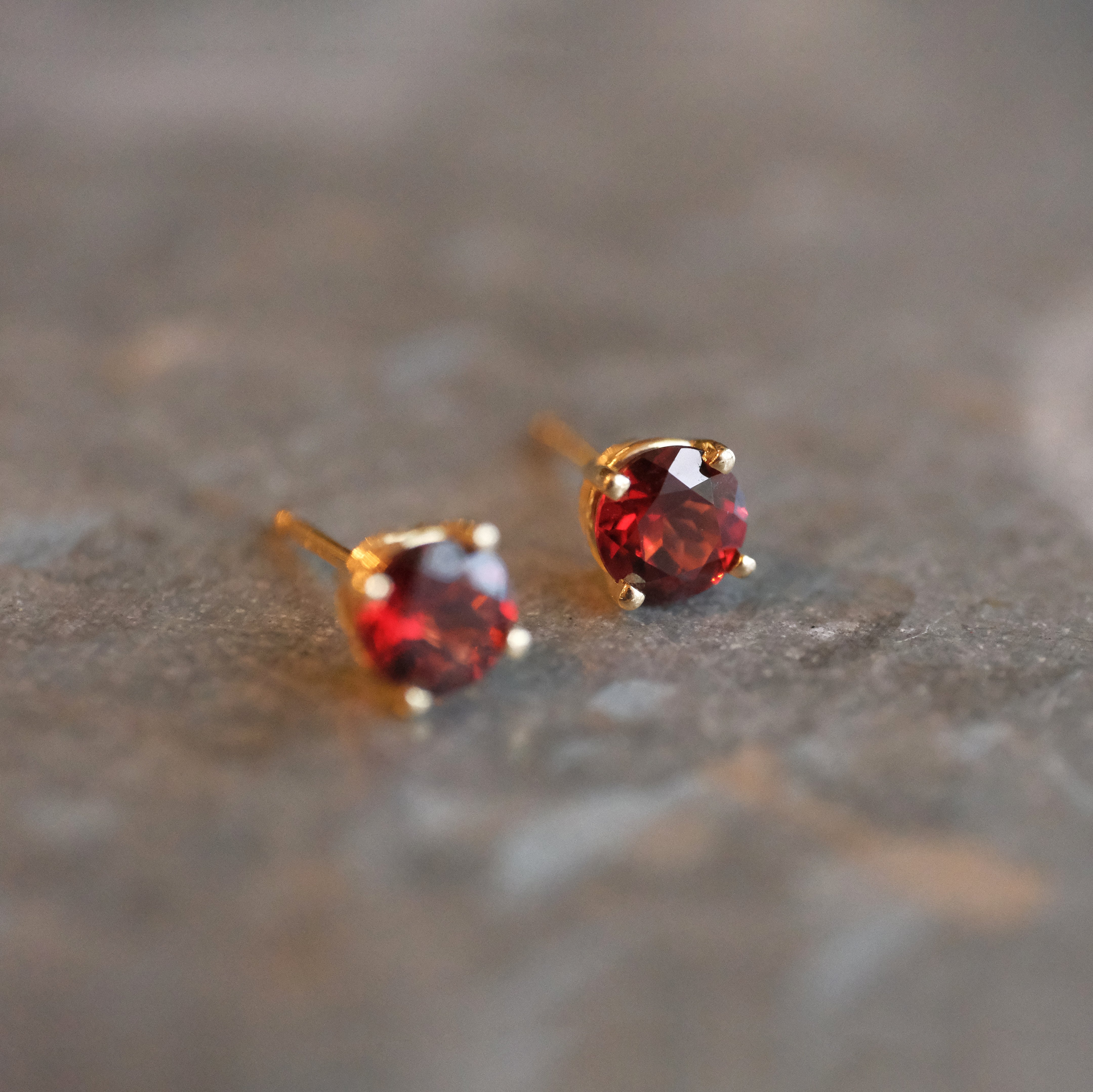 14k + Garnet Sangre Studs