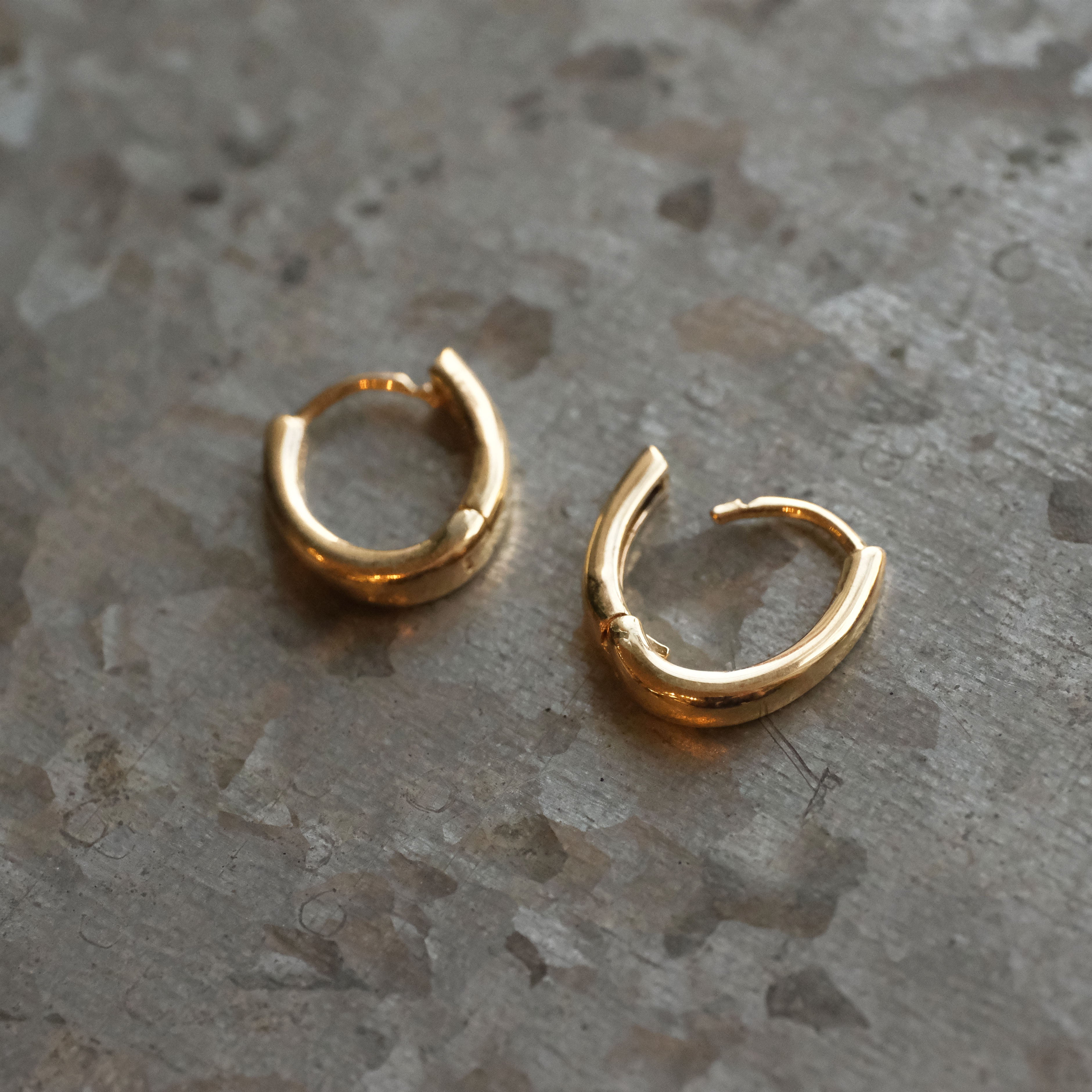 14k Swing Huggers