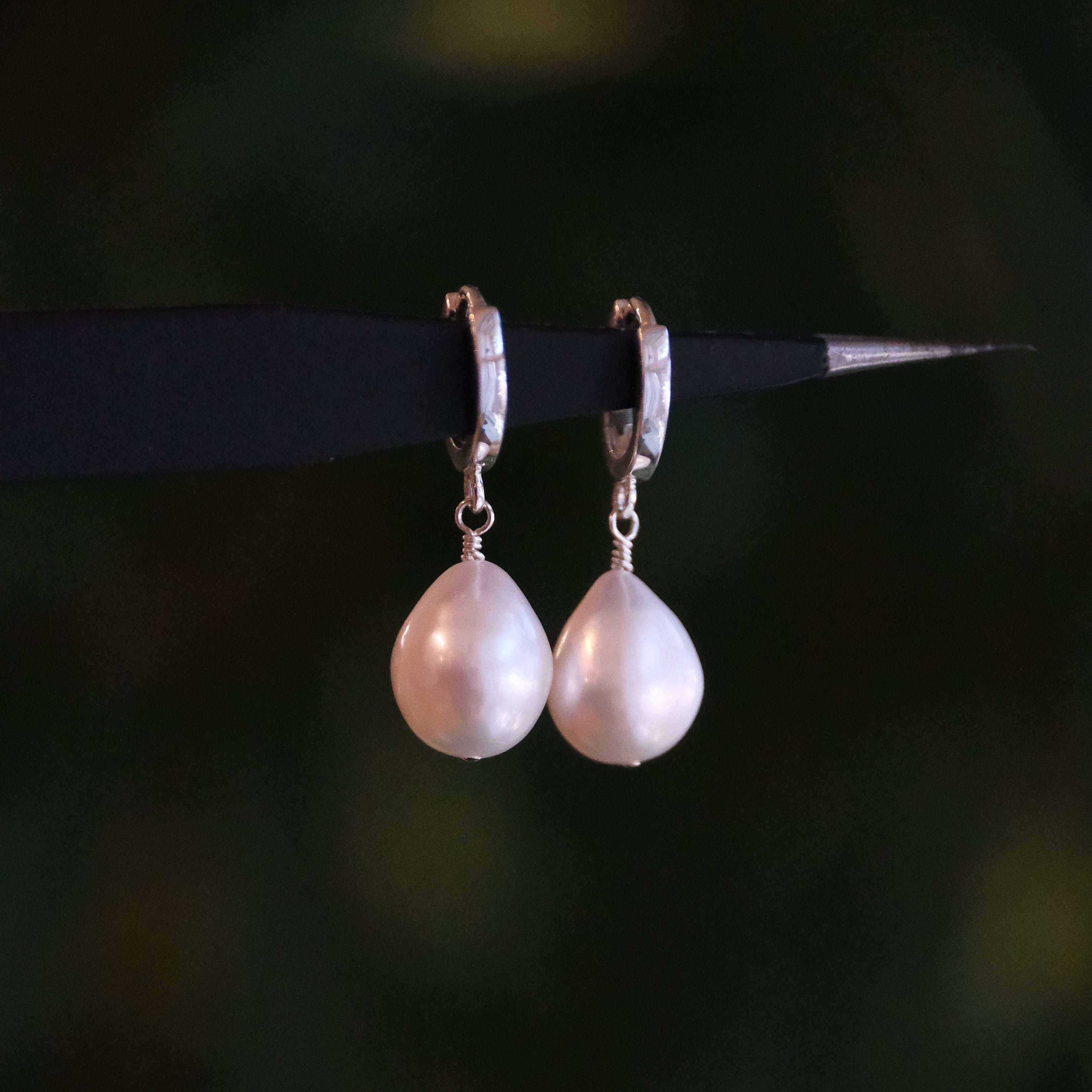 Freshwater Pearl Droplet Huggers