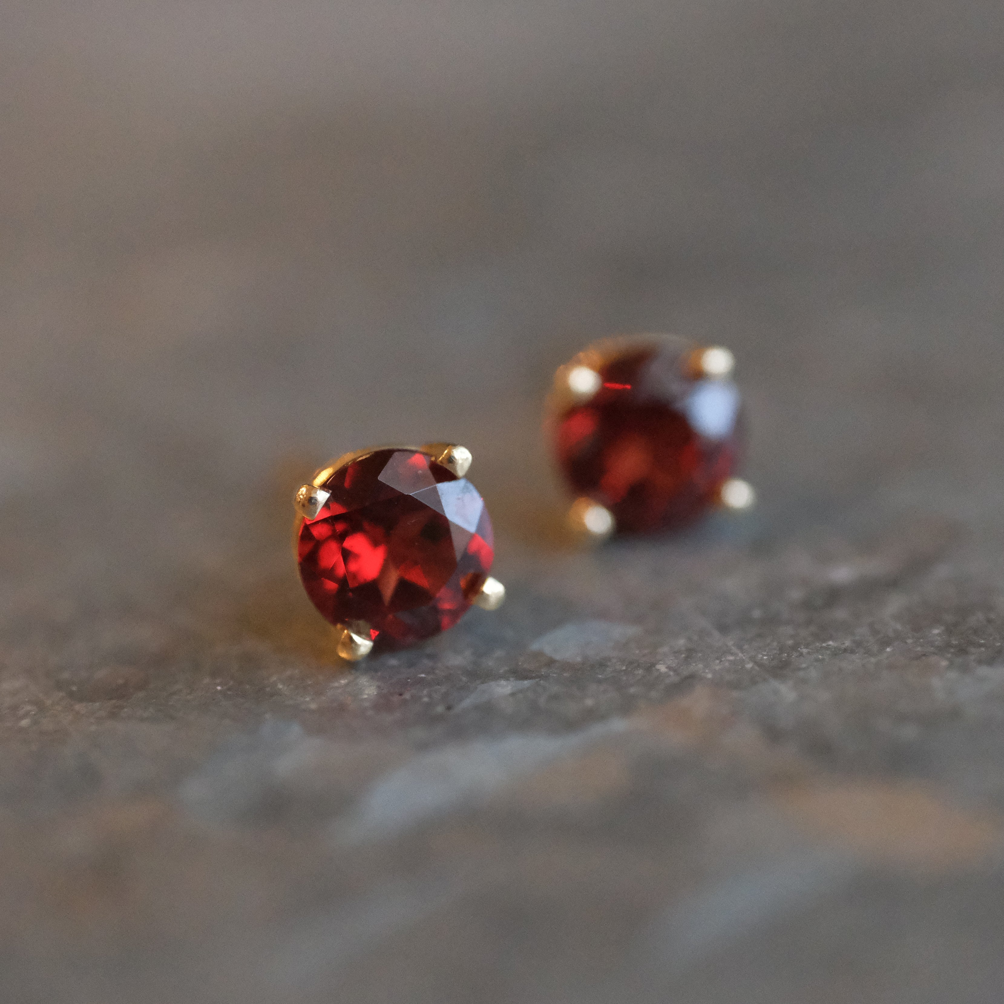 14k + Garnet Sangre Studs
