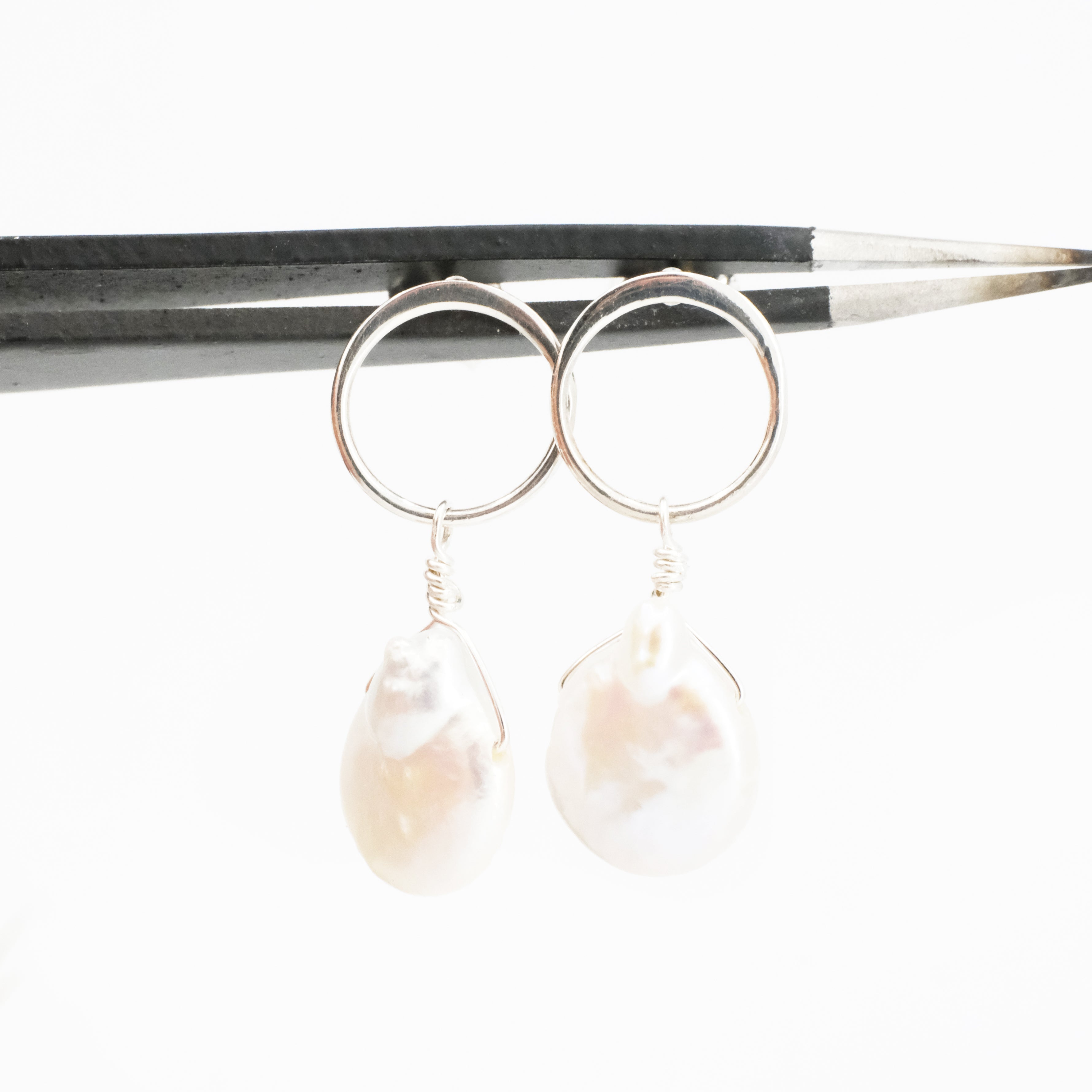 Dit Dot Pearl + Sterling Studs