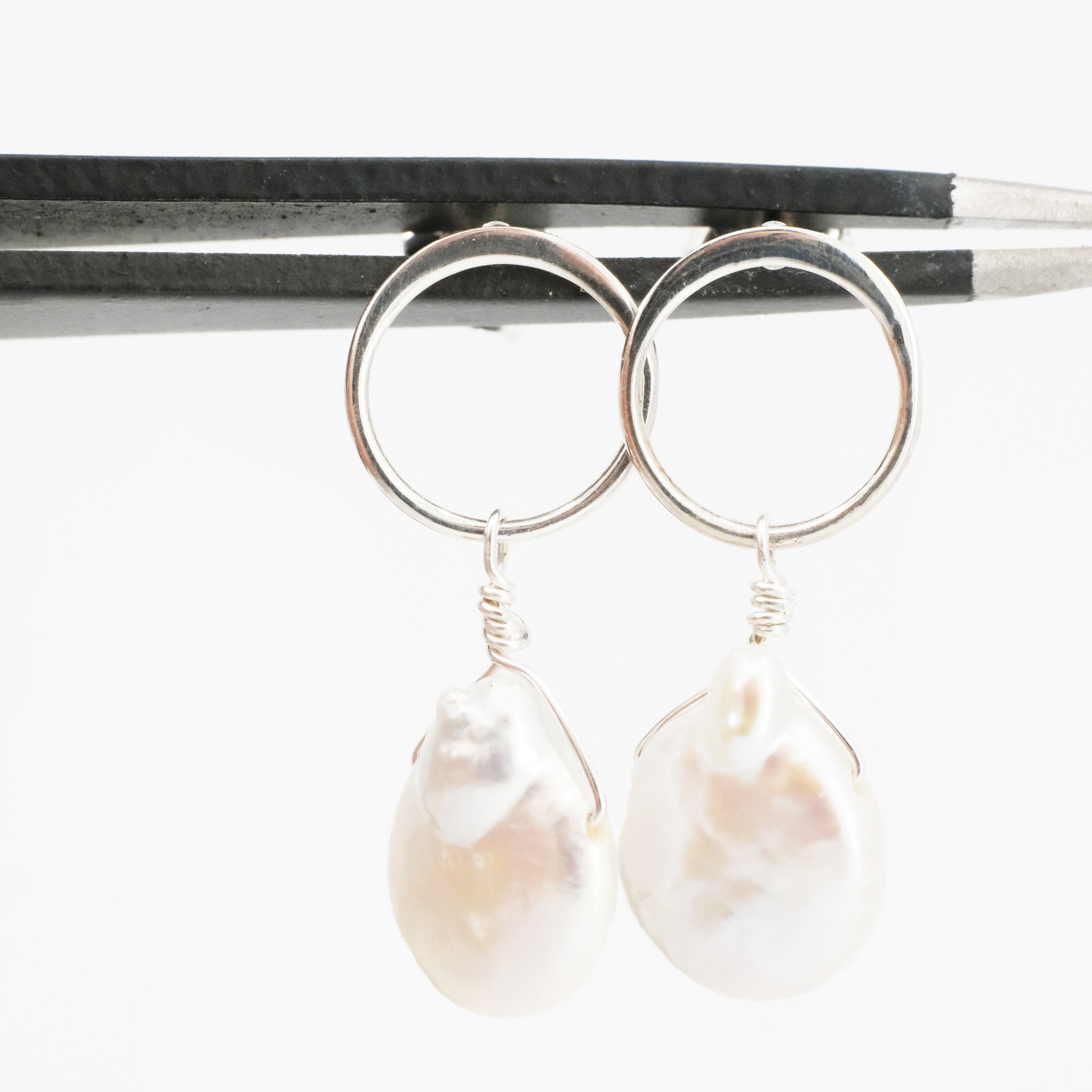 Dit Dot Pearl + Sterling Studs