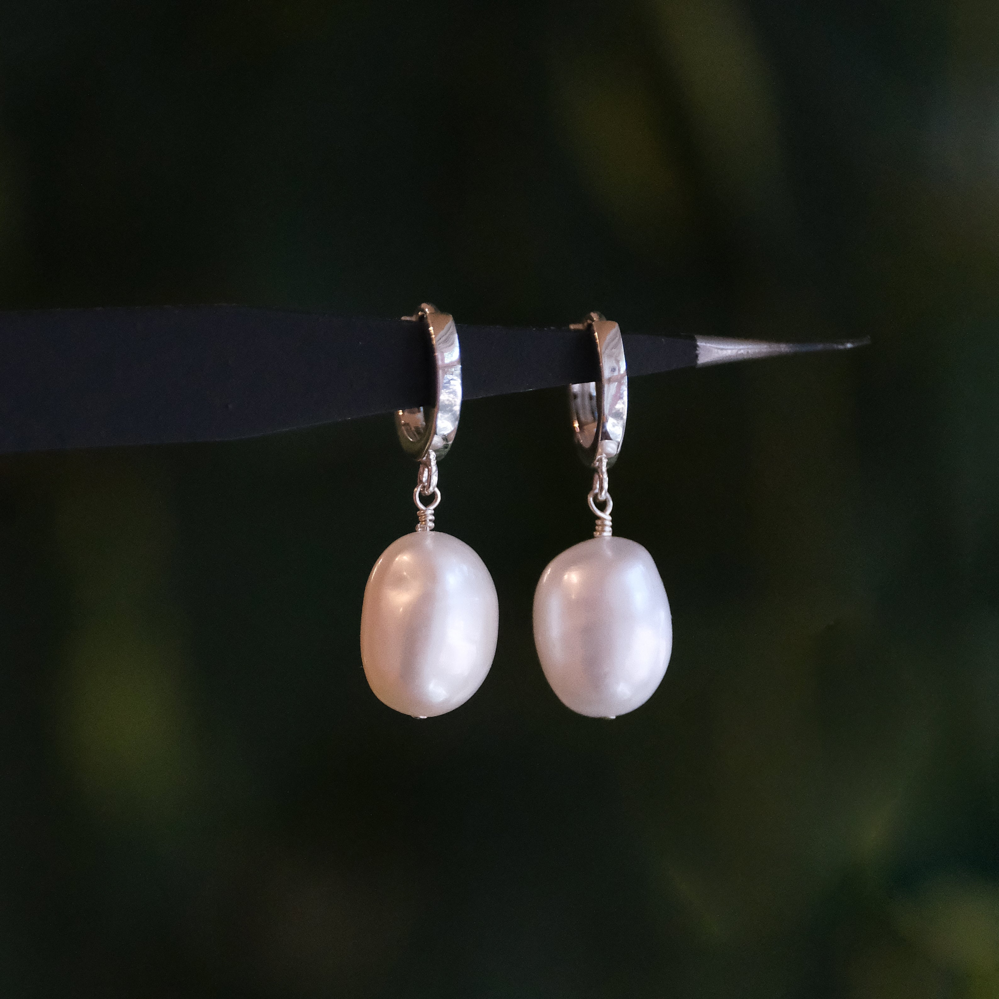 Freshwater Pearl Droplet Huggers
