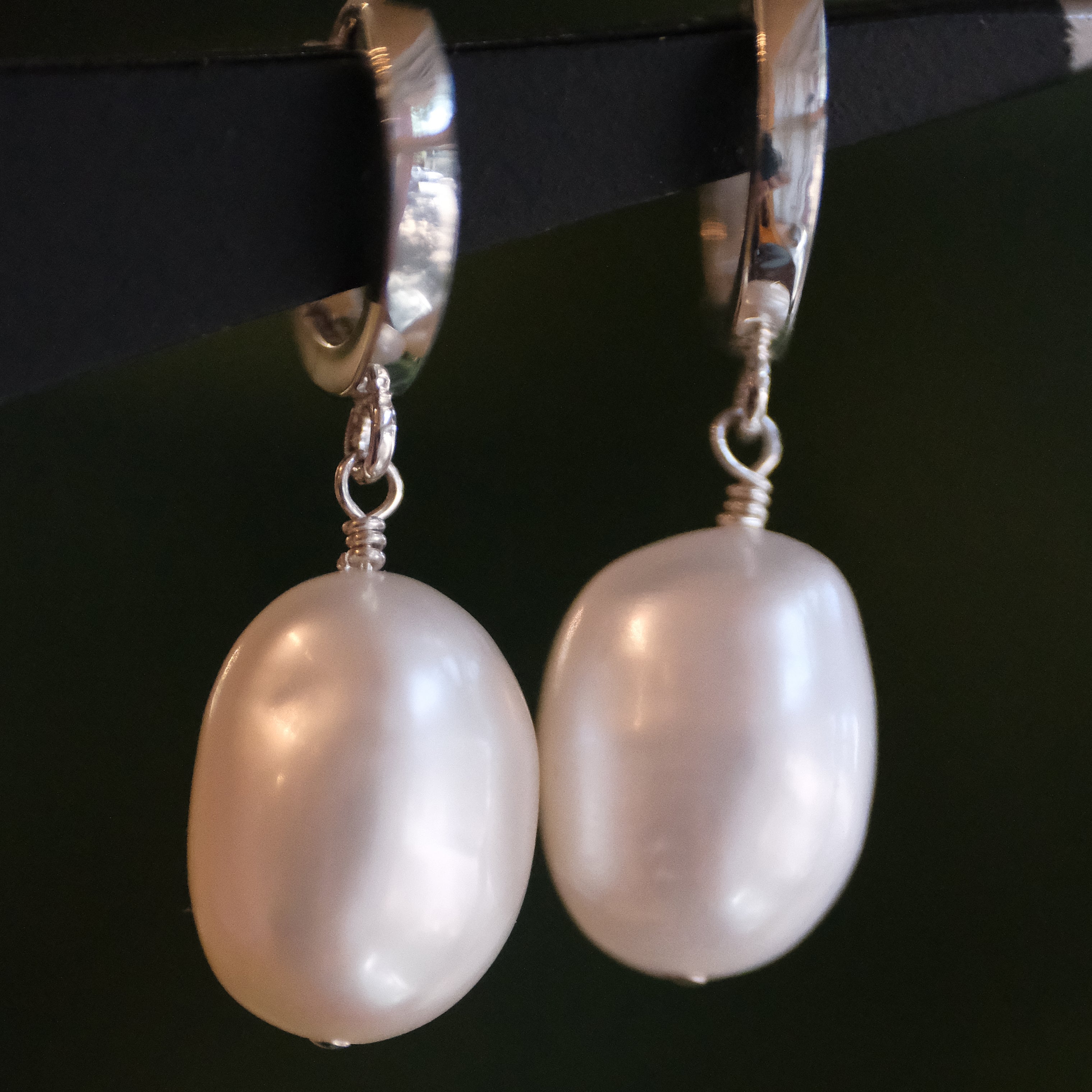 Freshwater Pearl Droplet Huggers