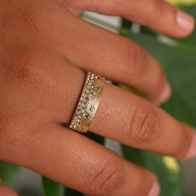 14k + Green Sapphire Drift Ring (Size 9.5)