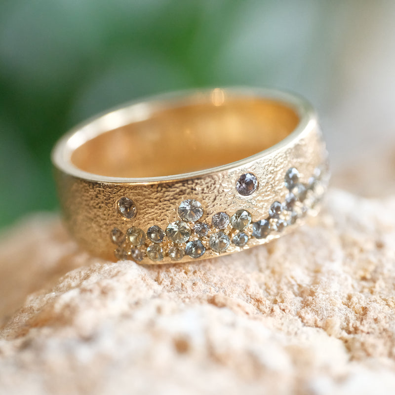 14k + Green Sapphire Drift Ring (Size 9.5)