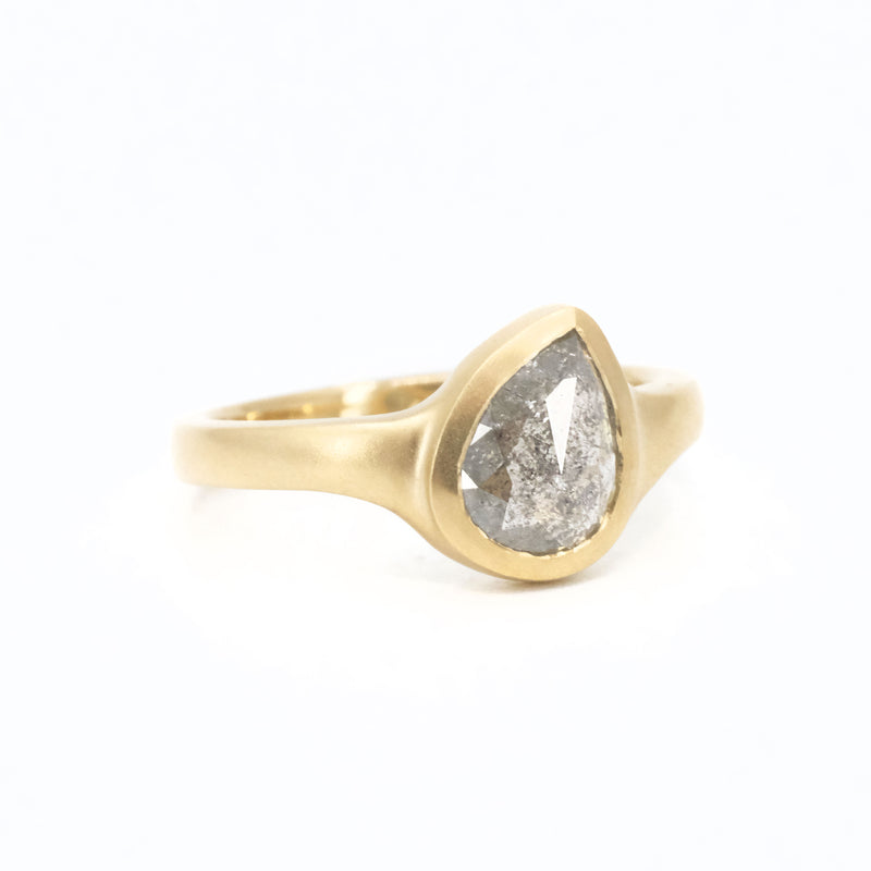 14k + Grey Diamond Akimbo Ring